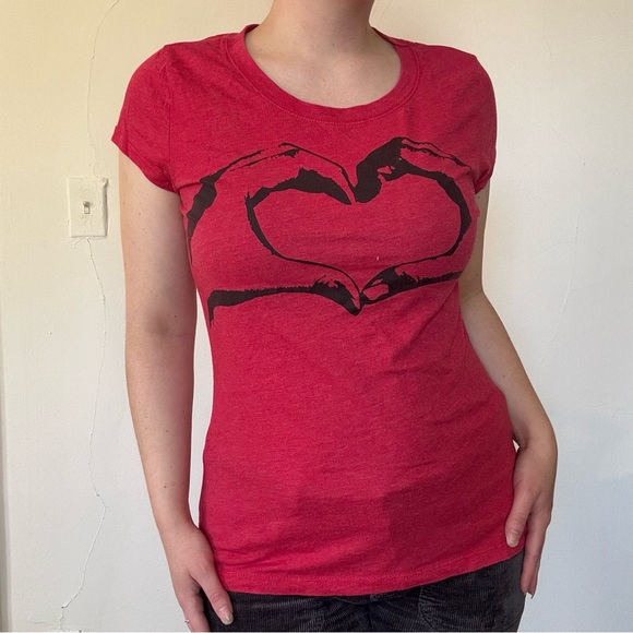 Heart Hands Graphic Tee Shirt (note flaws!) - Picture 2 of 8